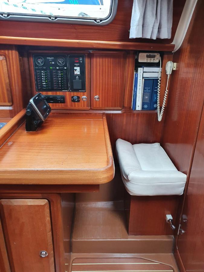 Отель Boat And Breakfast Бари Экстерьер фото